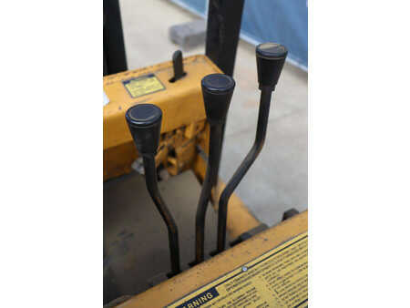 Eléctrica de 4 ruedas - CAT Lift Trucks VMAX F30 (26)