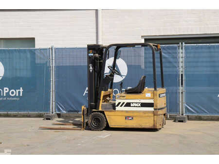 Eléctrica de 4 ruedas - CAT Lift Trucks VMAX F30 (3)