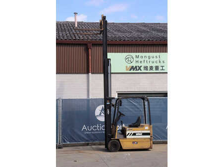 Eléctrica de 4 ruedas - CAT Lift Trucks VMAX F30 (33)