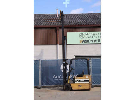 Eléctrica de 4 ruedas - CAT Lift Trucks VMAX F30 (34)