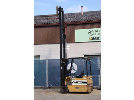 Eléctrica de 4 ruedas - CAT Lift Trucks VMAX F30 (35)