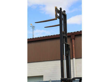 Eléctrica de 4 ruedas - CAT Lift Trucks VMAX F30 (36)