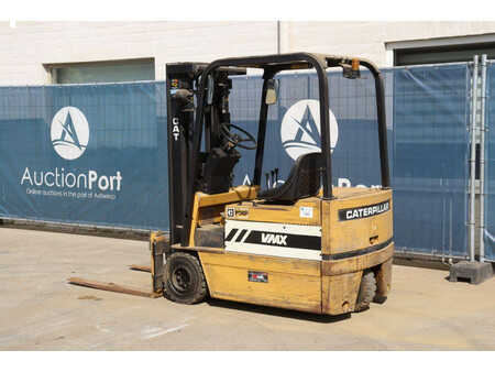 Eléctrica de 4 ruedas - CAT Lift Trucks VMAX F30 (4)