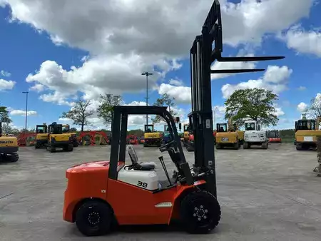 Diesel Forklifts 2025  Machpro MP-L38 (38)