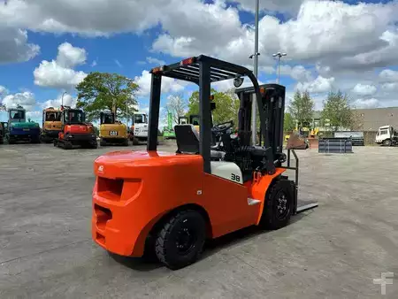 Diesel Forklifts 2025  Machpro MP-L38 (5)