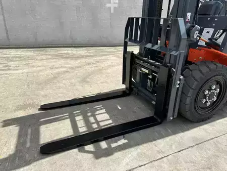 Diesel Forklifts 2025  Machpro MP-L38 (9)
