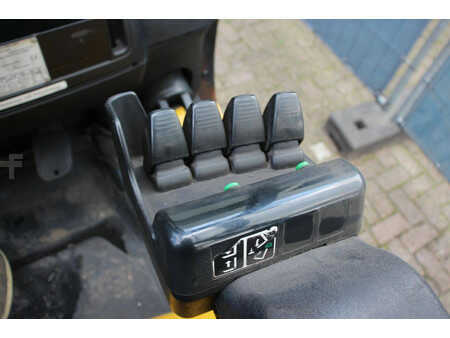 Carrelli elevatori GPL 2010  Yale GLC70VX (24)