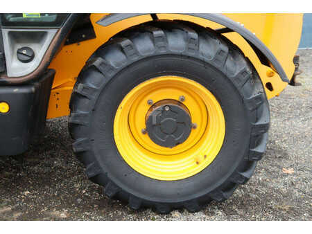 Chariots téléscopiques fixes - JCB  (16)