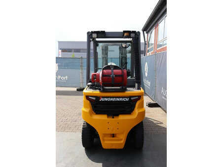 Nestekaasutrukki 2021  Jungheinrich TFG 425s (4)