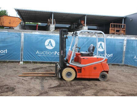 El truck - 4 hjulet 2003  BT CBE 2.5 AC (1)