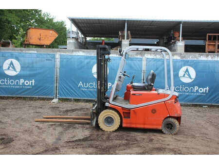 El truck - 4 hjulet 2003  BT CBE 2.5 AC (2)