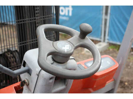 El truck - 4 hjulet 2003  BT CBE 2.5 AC (22)