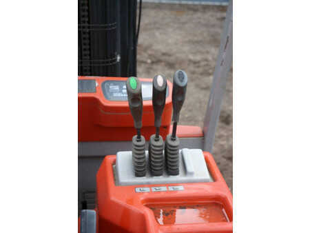 El truck - 4 hjulet 2003  BT CBE 2.5 AC (25)