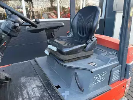 El truck - 4 hjulet 2005  Toyota 7FBMF25 (9)