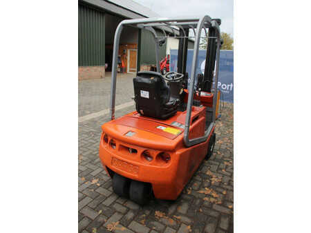 Elektryczne 4-kołowe 2007  BT C3E160 (5)