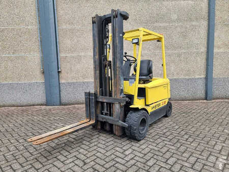 Chariots électriques à 4 roues - Hyster J3.00XM (1)