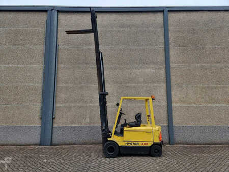 Chariots électriques à 4 roues - Hyster J3.00XM (3)