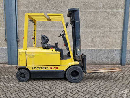 Chariots électriques à 4 roues - Hyster J3.00XM (5)