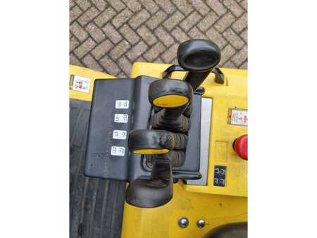 Chariots électriques à 4 roues - Hyster J3.00XM (9)