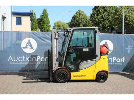 Empilhador a gás 2020  Jungheinrich TFG 320S (36)