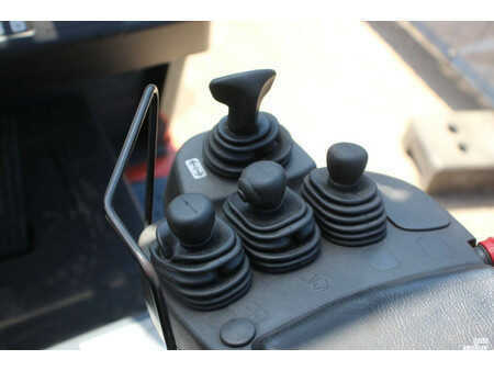 Eléctrica de 4 ruedas 2013  Toyota 8FBMKT30 (23)