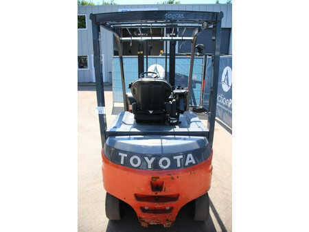 Eléctrica de 4 ruedas 2013  Toyota 8FBMKT30 (4)