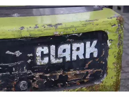 Eléctrica de 4 ruedas 2001  Clark CTM 16 S (13)