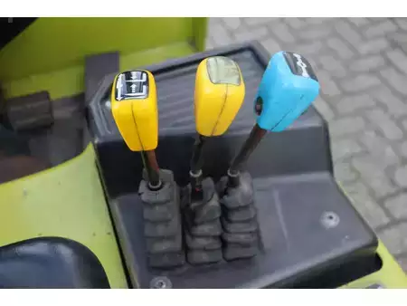 Eléctrica de 4 ruedas 2001  Clark CTM 16 S (22)