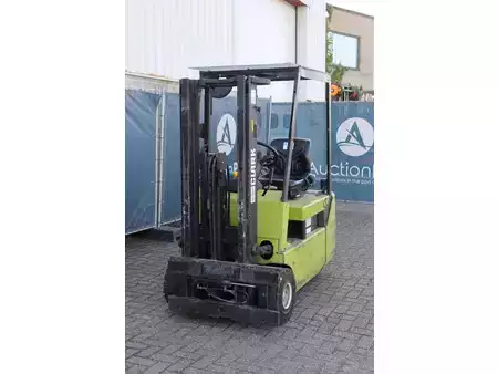 Eléctrica de 4 ruedas 2001  Clark CTM 16 S (9)