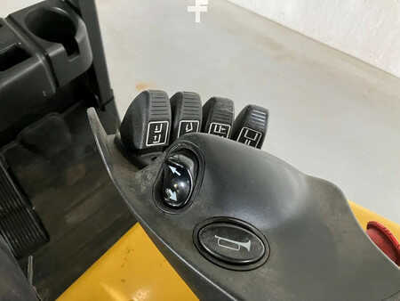 Chariots électriques à 4 roues 2017  Yale ERP25VL E2145 (10)