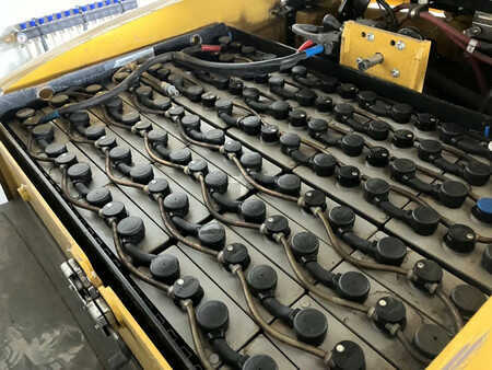 Chariots électriques à 4 roues 2017  Yale ERP25VL E2145 (9)