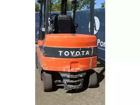 Elektro čtyřkolový VZV 2005  Toyota 7FBMF25 (16)