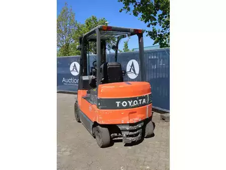 Elektro čtyřkolový VZV 2005  Toyota 7FBMF25 (4)