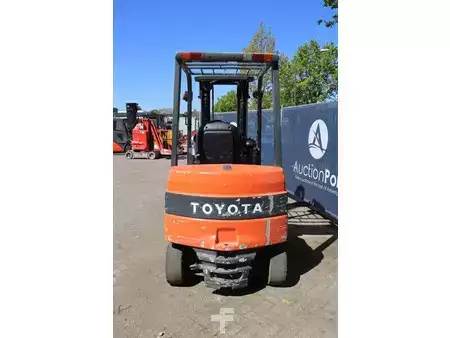 Elektro čtyřkolový VZV 2005  Toyota 7FBMF25 (5)