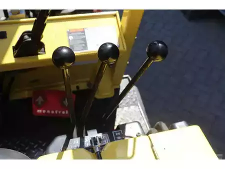 Chariots électriques à 4 roues 2002  Hyster E5.50XL (24)