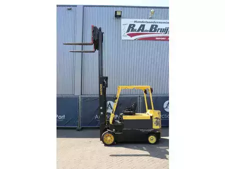 Chariots électriques à 4 roues 2002  Hyster E5.50XL (30)
