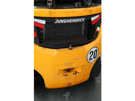 Nestekaasutrukki - Jungheinrich  (17)