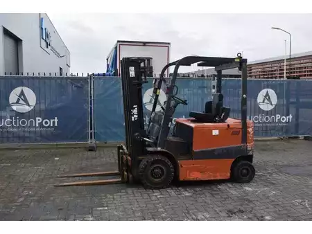 Empilhador diesel 2005  Tailift FB25 (1)