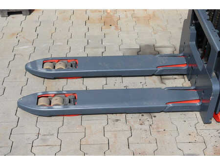 Stapelaars 2023  Linde D14AP (10)
