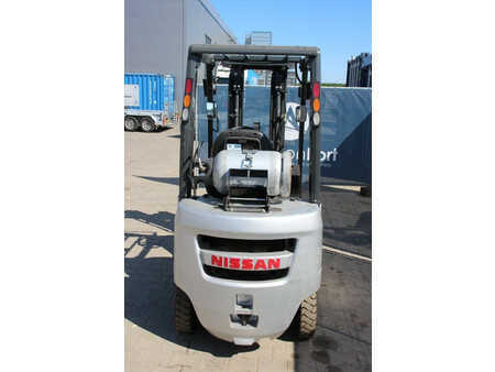 Wózki gazowe 2011  Nissan P1F 1A150 (4)