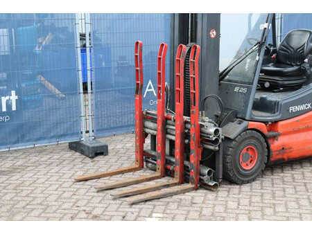 Chariots électriques à 4 roues 2011  Linde E25-02 (10)