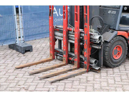 Chariots électriques à 4 roues 2011  Linde E25-02 (11)