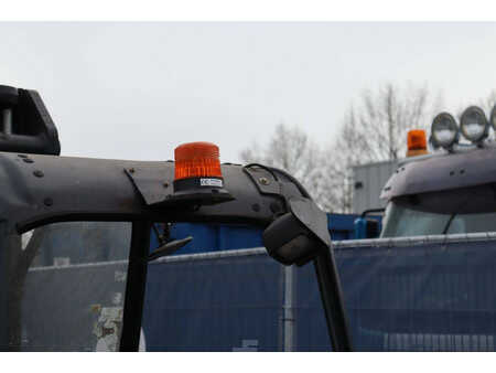 Chariots électriques à 4 roues 2011  Linde E25-02 (19)