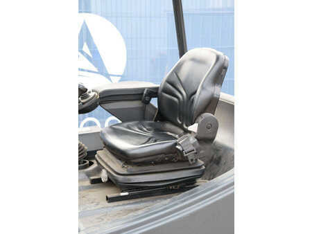 Chariots électriques à 4 roues 2011  Linde E25-02 (22)