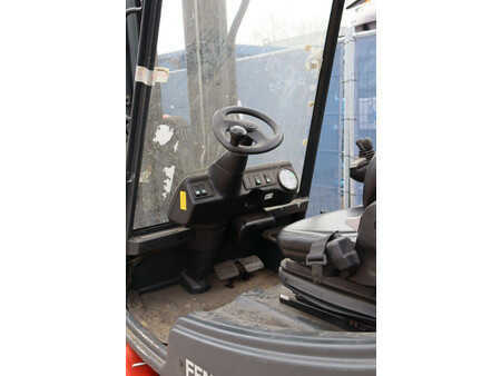 Chariots électriques à 4 roues 2011  Linde E25-02 (29)