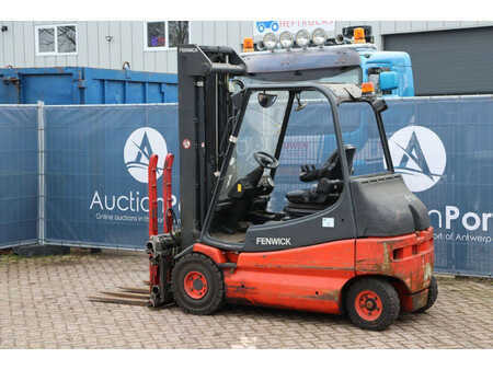 Chariots électriques à 4 roues 2011  Linde E25-02 (3)