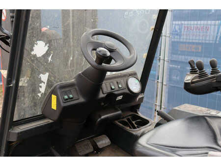 Chariots électriques à 4 roues 2011  Linde E25-02 (30)