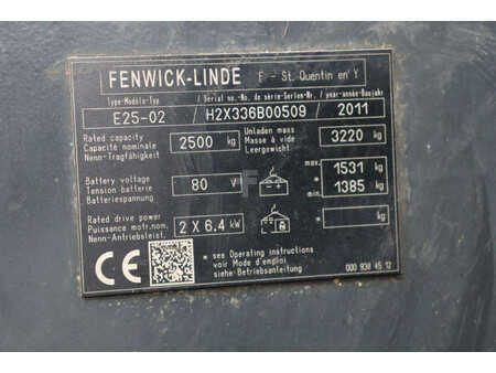 Chariots électriques à 4 roues 2011  Linde E25-02 (33)