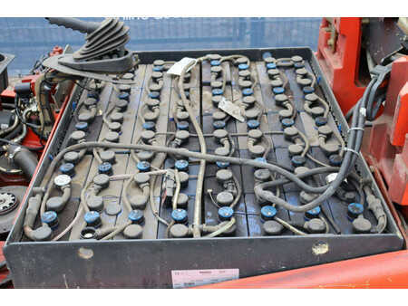 Chariots électriques à 4 roues 2011  Linde E25-02 (37)