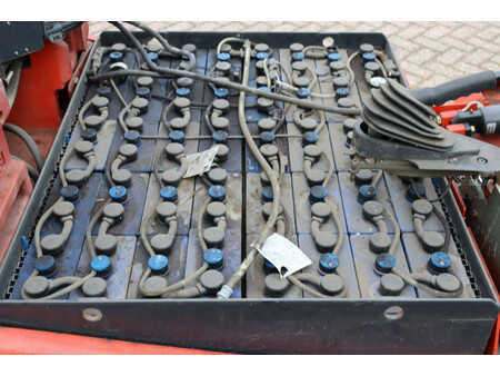 Chariots électriques à 4 roues 2011  Linde E25-02 (39)